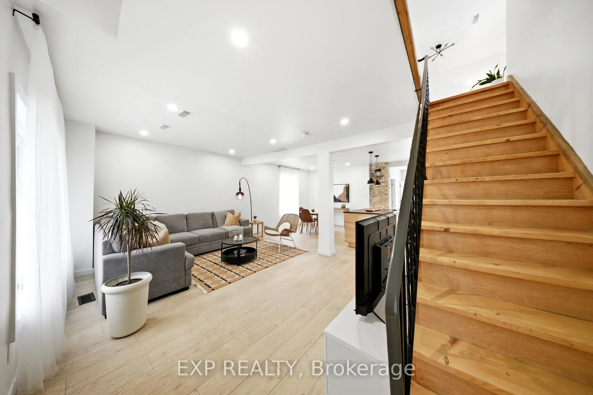 Photo 7 of 200 Madison Avenue S, Kitchener, Cedar Hill — HOMEH
