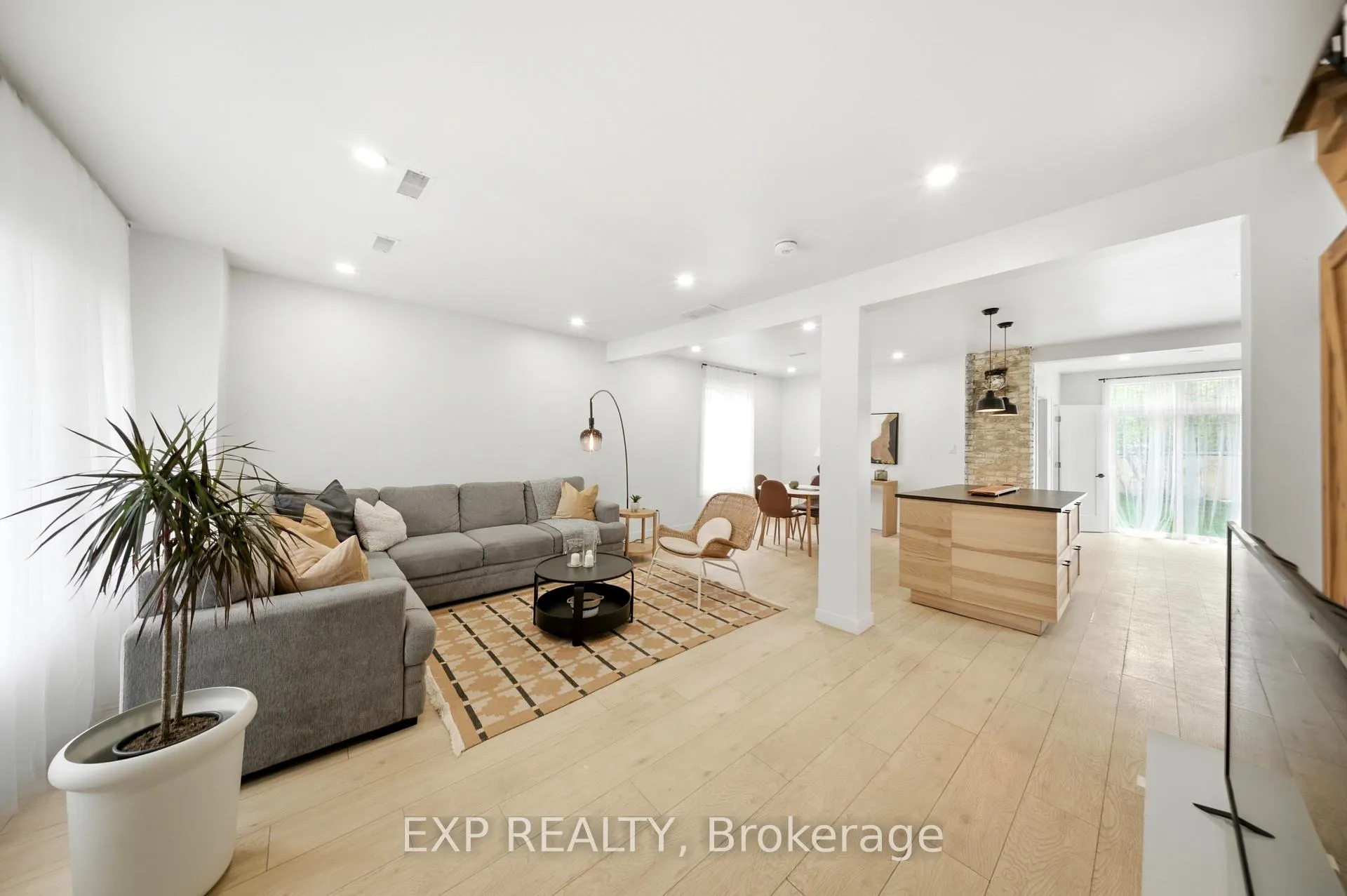 Photo 8 of 200 Madison Avenue S, Kitchener, Cedar Hill — HOMEH