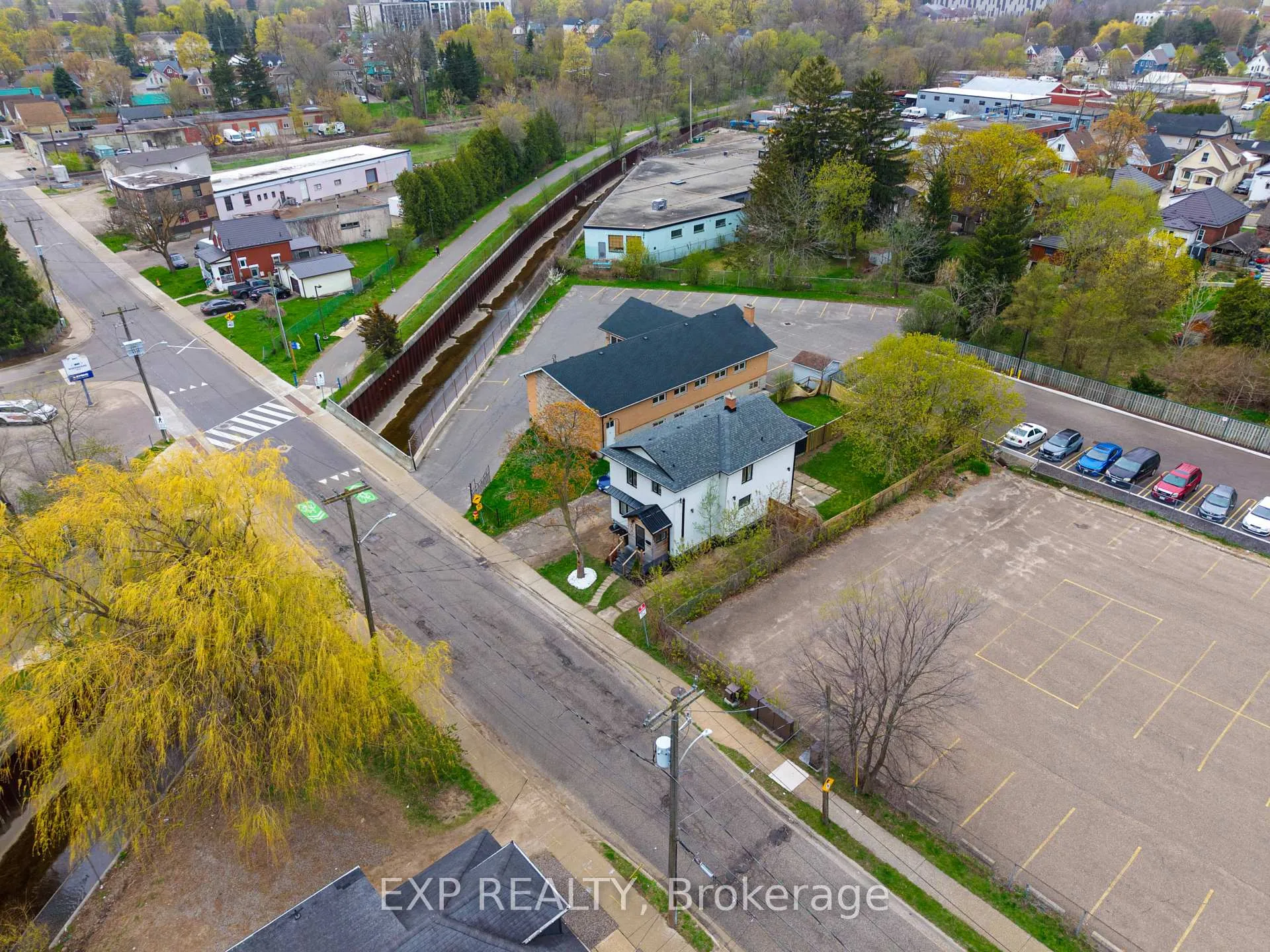 Photo 42 of 200 Madison Avenue S, Kitchener, Cedar Hill — HOMEH