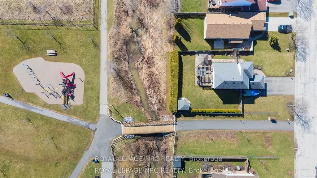 Photo 2 of 4393 Tamarac Avenue, Lincoln, Beamsville — HOMEH