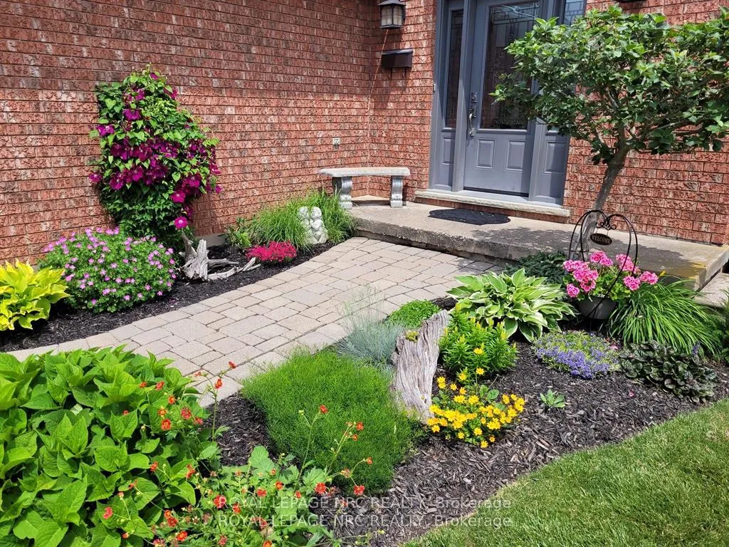 Photo 3 of 4393 Tamarac Avenue, Lincoln, Beamsville — HOMEH