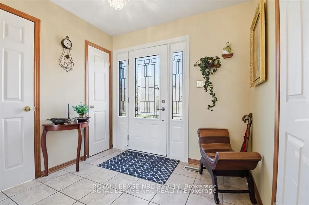 Photo 4 of 4393 Tamarac Avenue, Lincoln, Beamsville — HOMEH