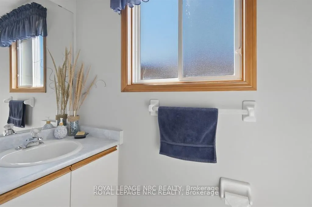 Photo 6 of 4393 Tamarac Avenue, Lincoln, Beamsville — HOMEH