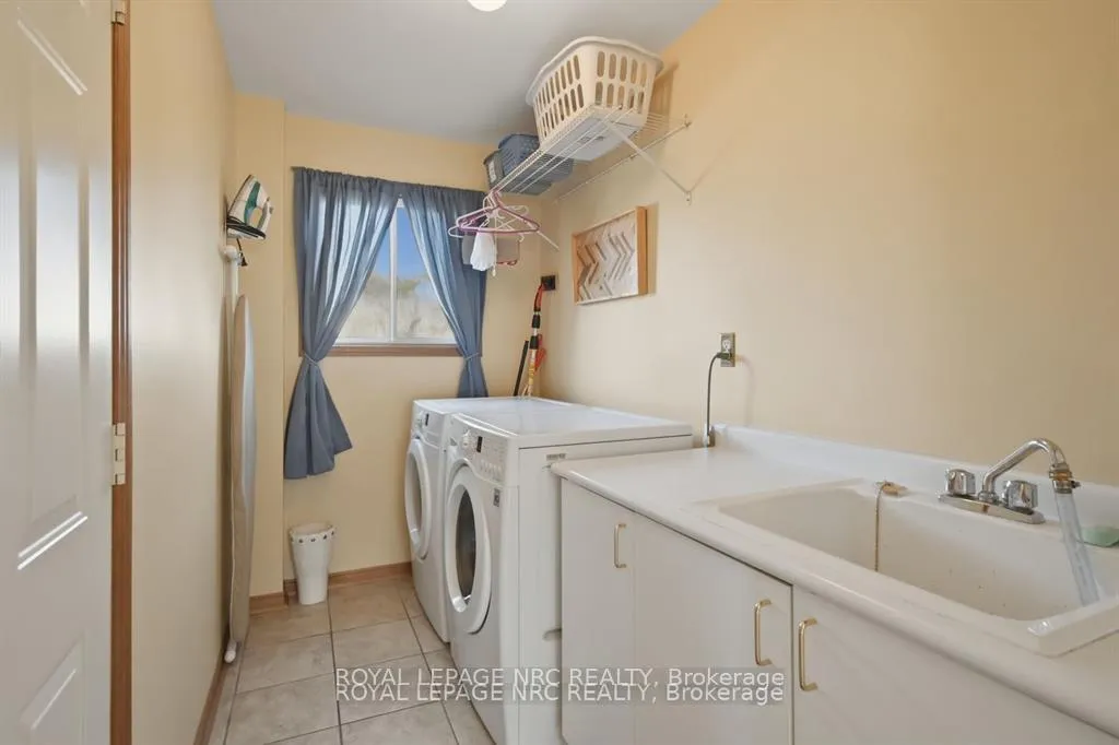 Photo 7 of 4393 Tamarac Avenue, Lincoln, Beamsville — HOMEH