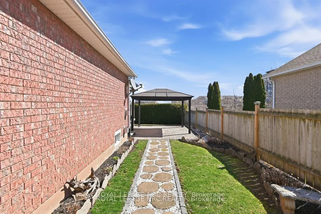 Photo 35 of 4393 Tamarac Avenue, Lincoln, Beamsville — HOMEH