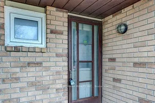 Photo 5 of 31 Corbett Drive, Barrie, Grove East — HOMEH