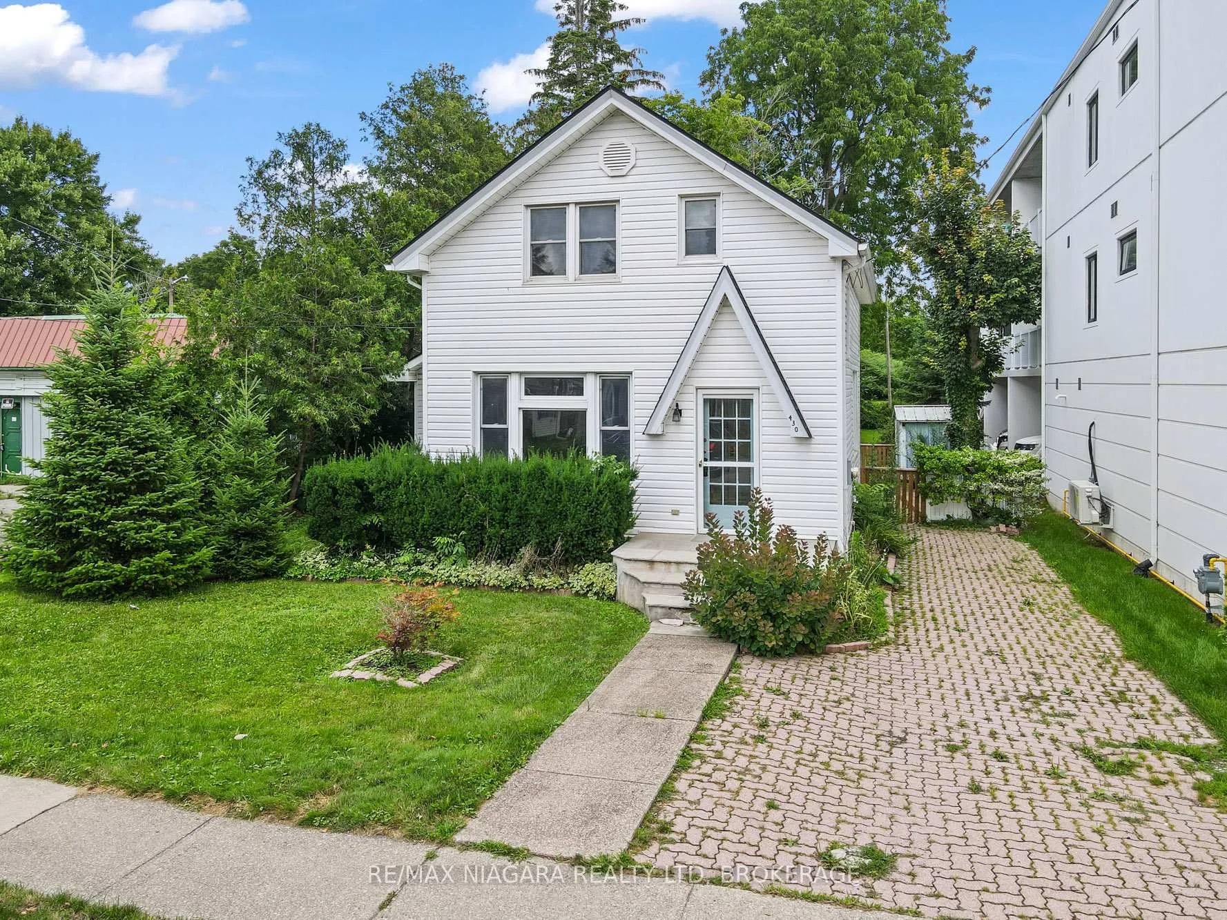 Front of 430 Ridge Road N