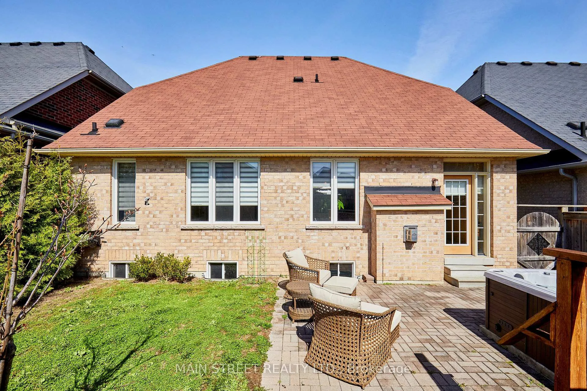 Photo 3 of 6 Oswell Drive, Ajax, Northeast Ajax — HOMEH