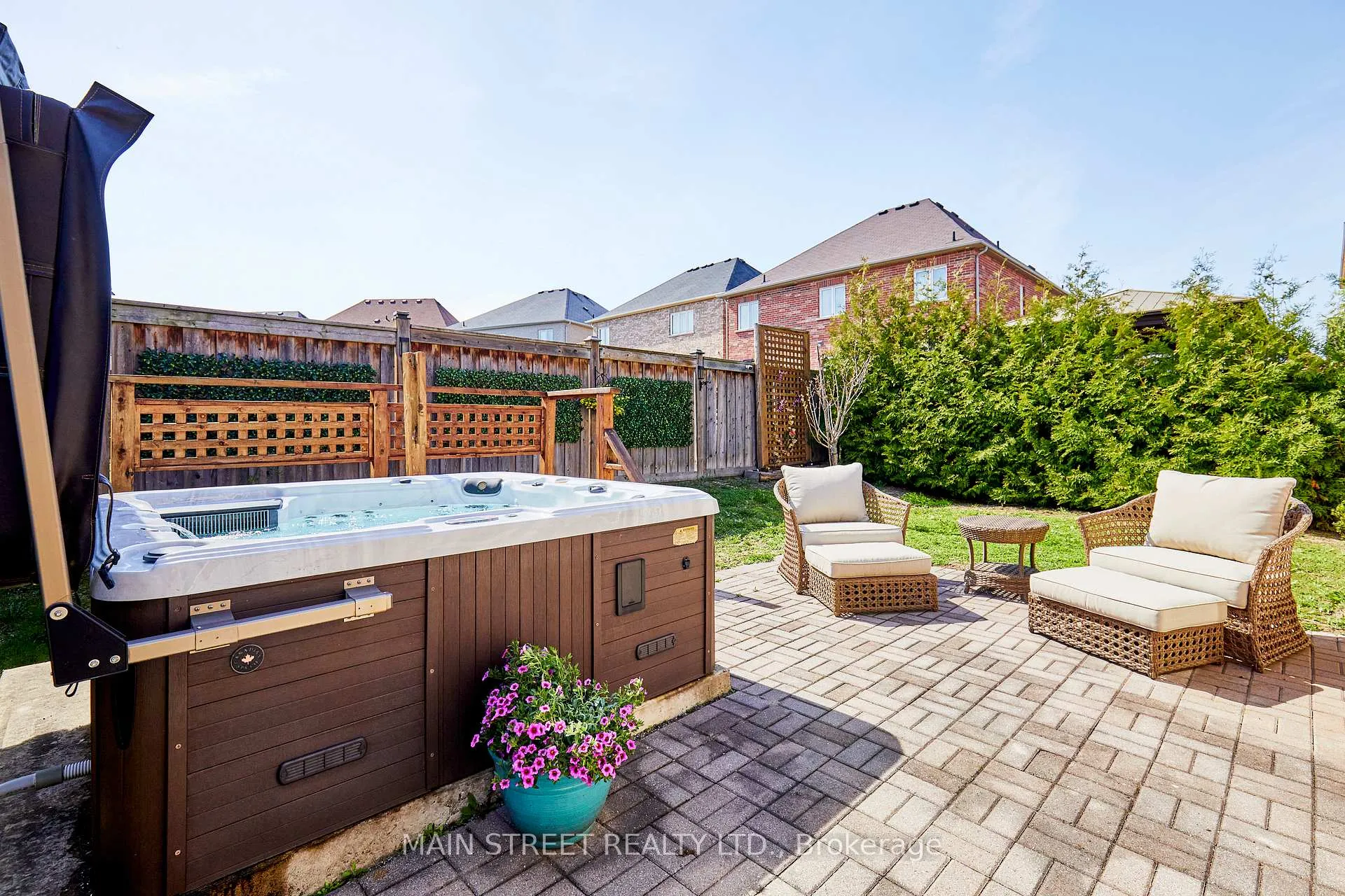 Photo 4 of 6 Oswell Drive, Ajax, Northeast Ajax — HOMEH