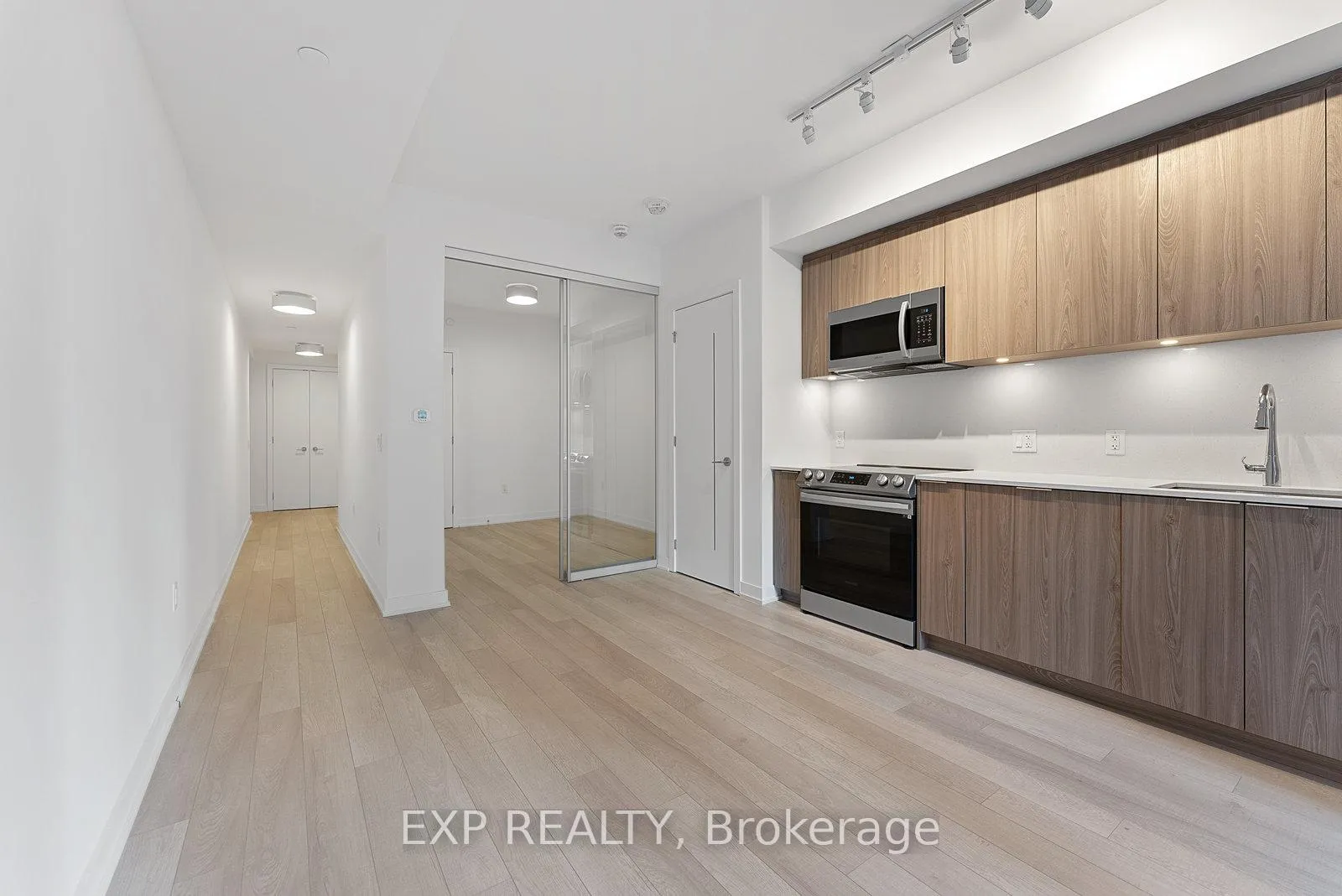 Photo 8 of Unit 706, 357 King Street W, Toronto, Waterfront Communities — HOMEH