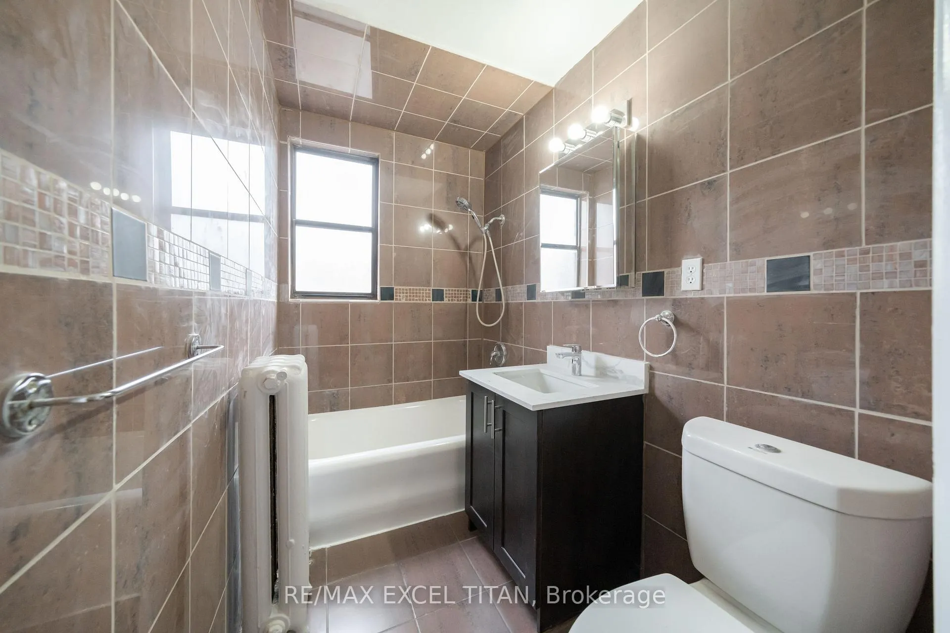 Photo 11 of Unit 46, 4 Kingston Road, Toronto, Woodbine Corridor — HOMEH