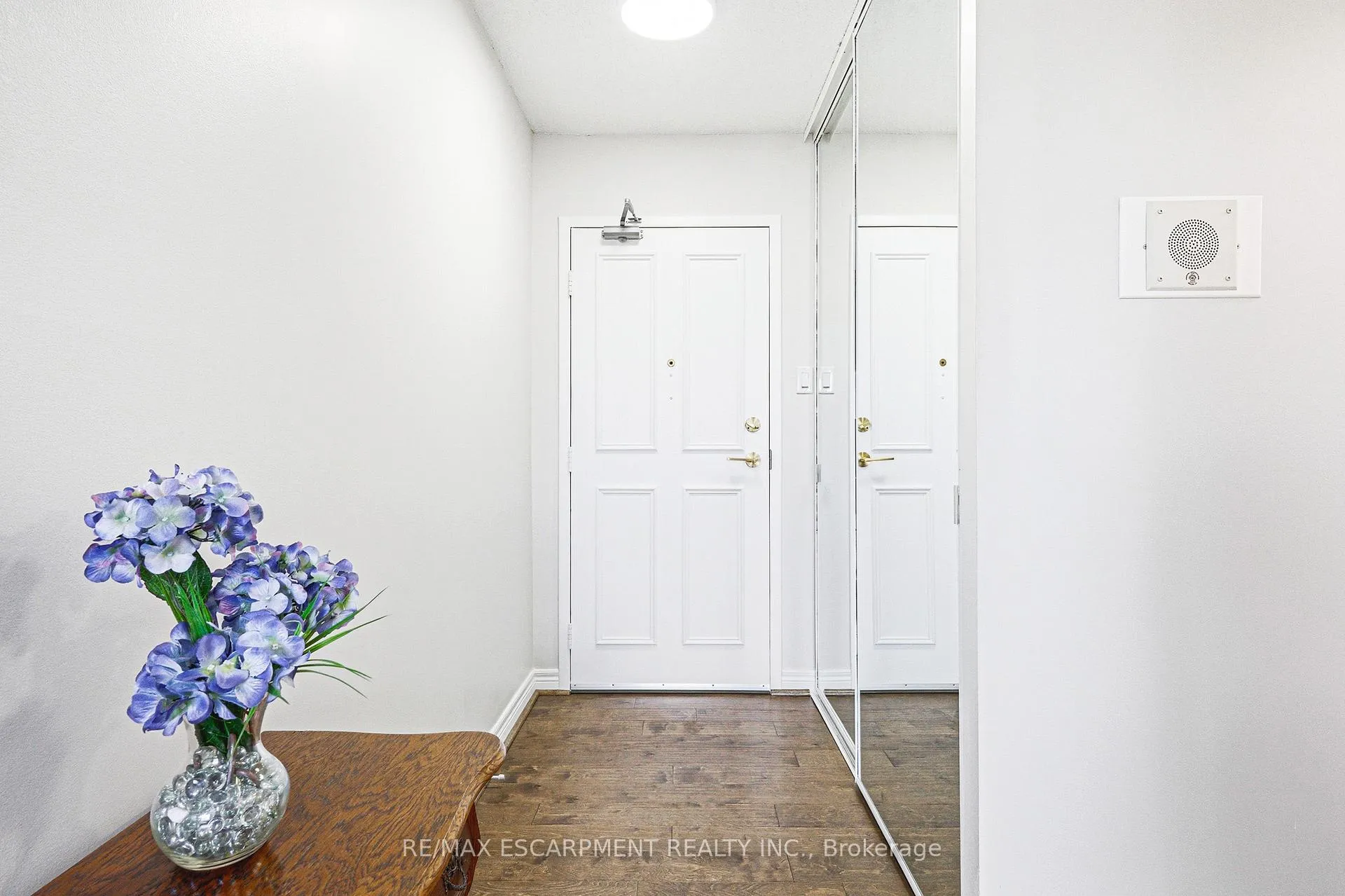 Photo 2 of Unit 901, 2055 Upper Middle Road, Burlington, Brant Hills — HOMEH