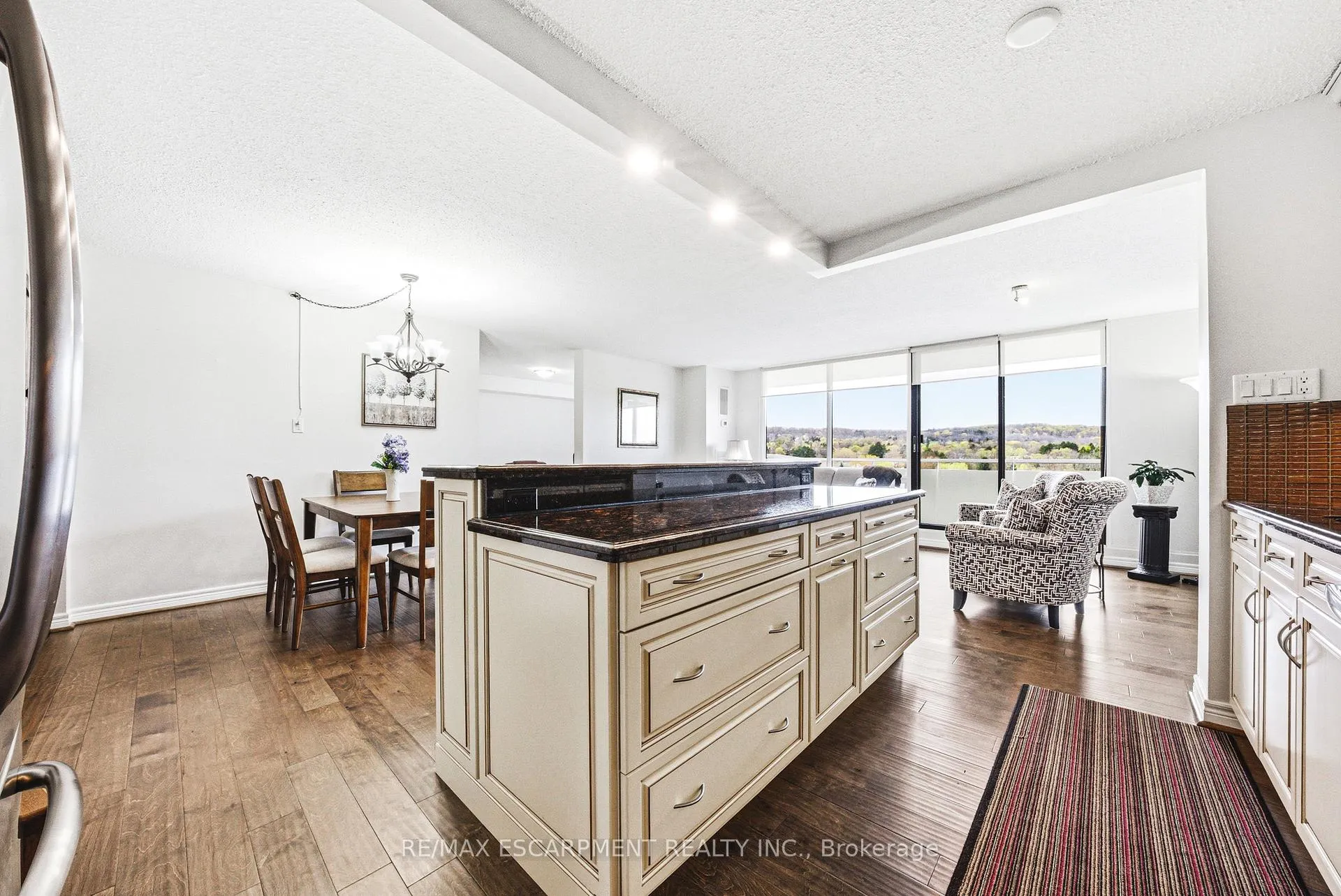 Photo 6 of Unit 901, 2055 Upper Middle Road, Burlington, Brant Hills — HOMEH