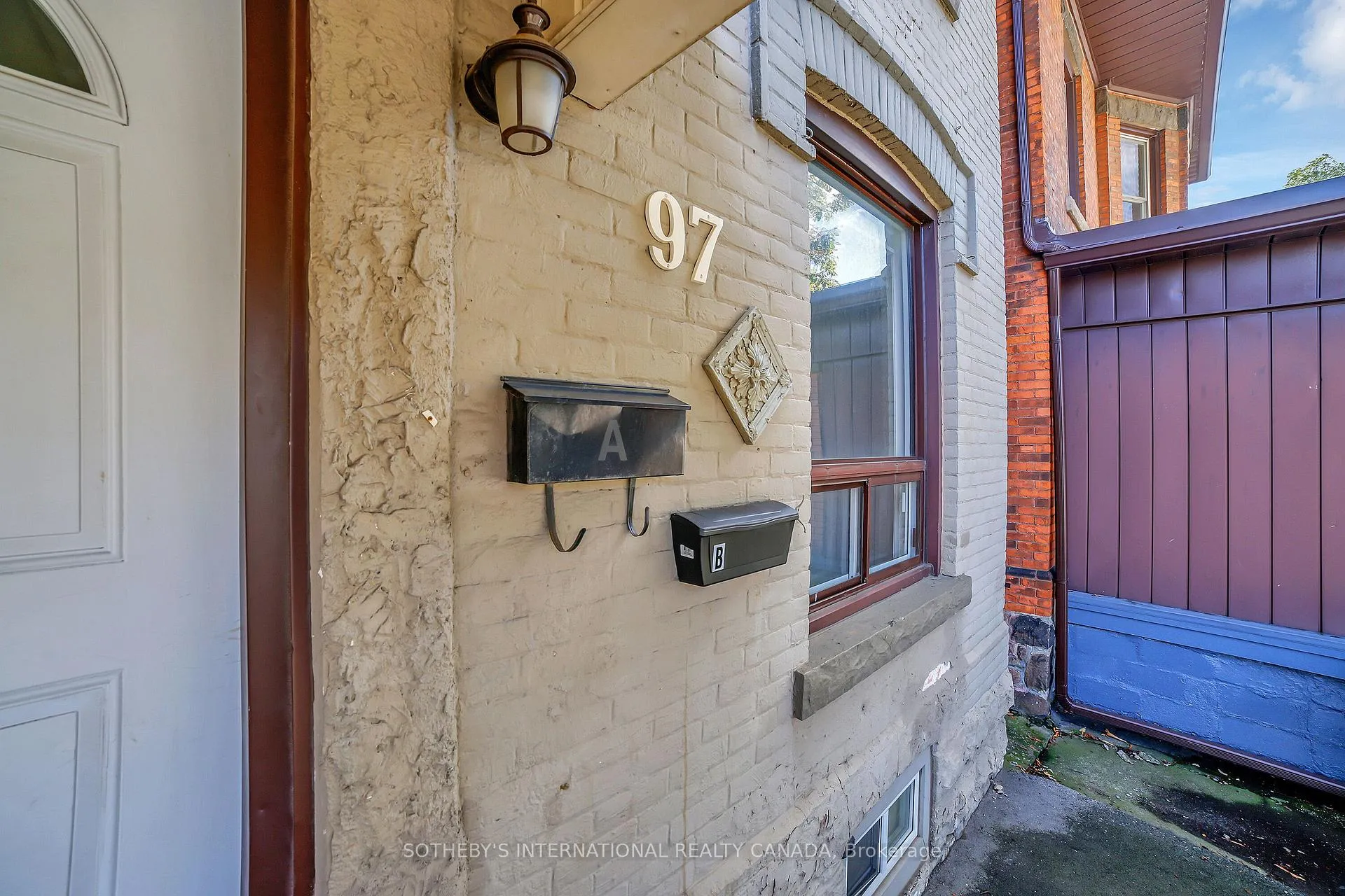 Photo 5 of 97 Garfield Avenue S, Hamilton, Stipley — HOMEH