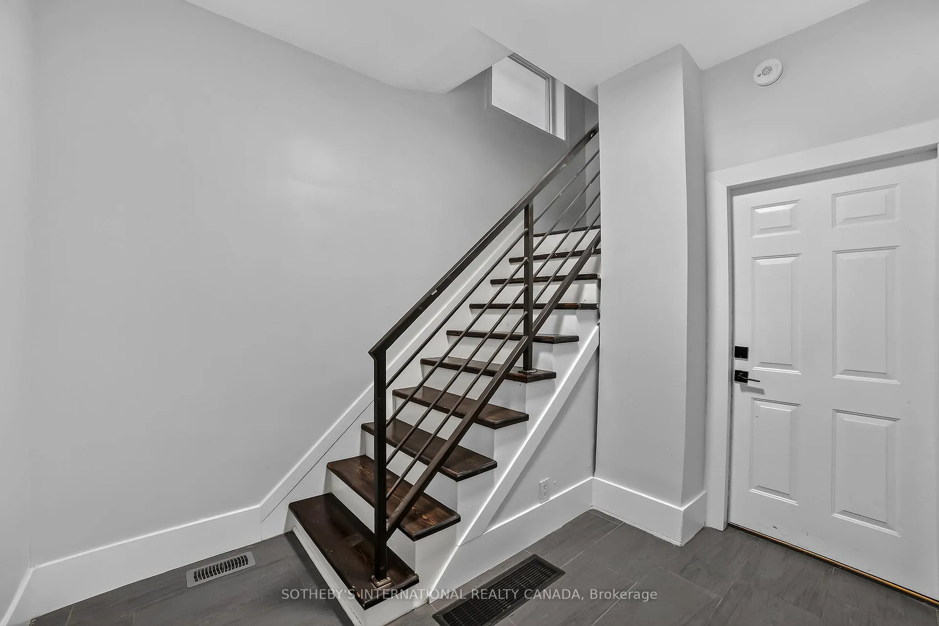 Photo 7 of 97 Garfield Avenue S, Hamilton, Stipley — HOMEH