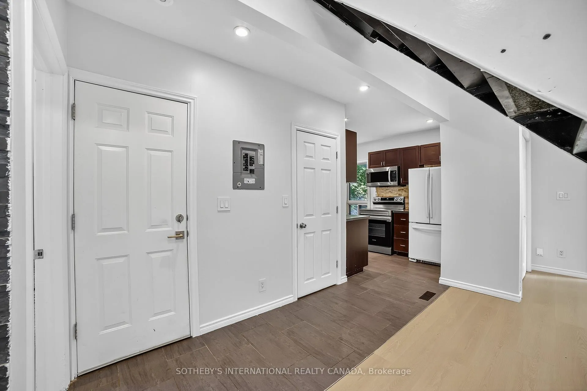 Photo 8 of 97 Garfield Avenue S, Hamilton, Stipley — HOMEH