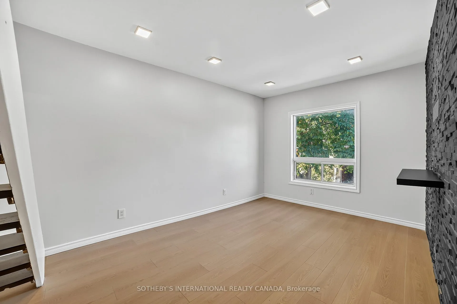 Photo 10 of 97 Garfield Avenue S, Hamilton, Stipley — HOMEH