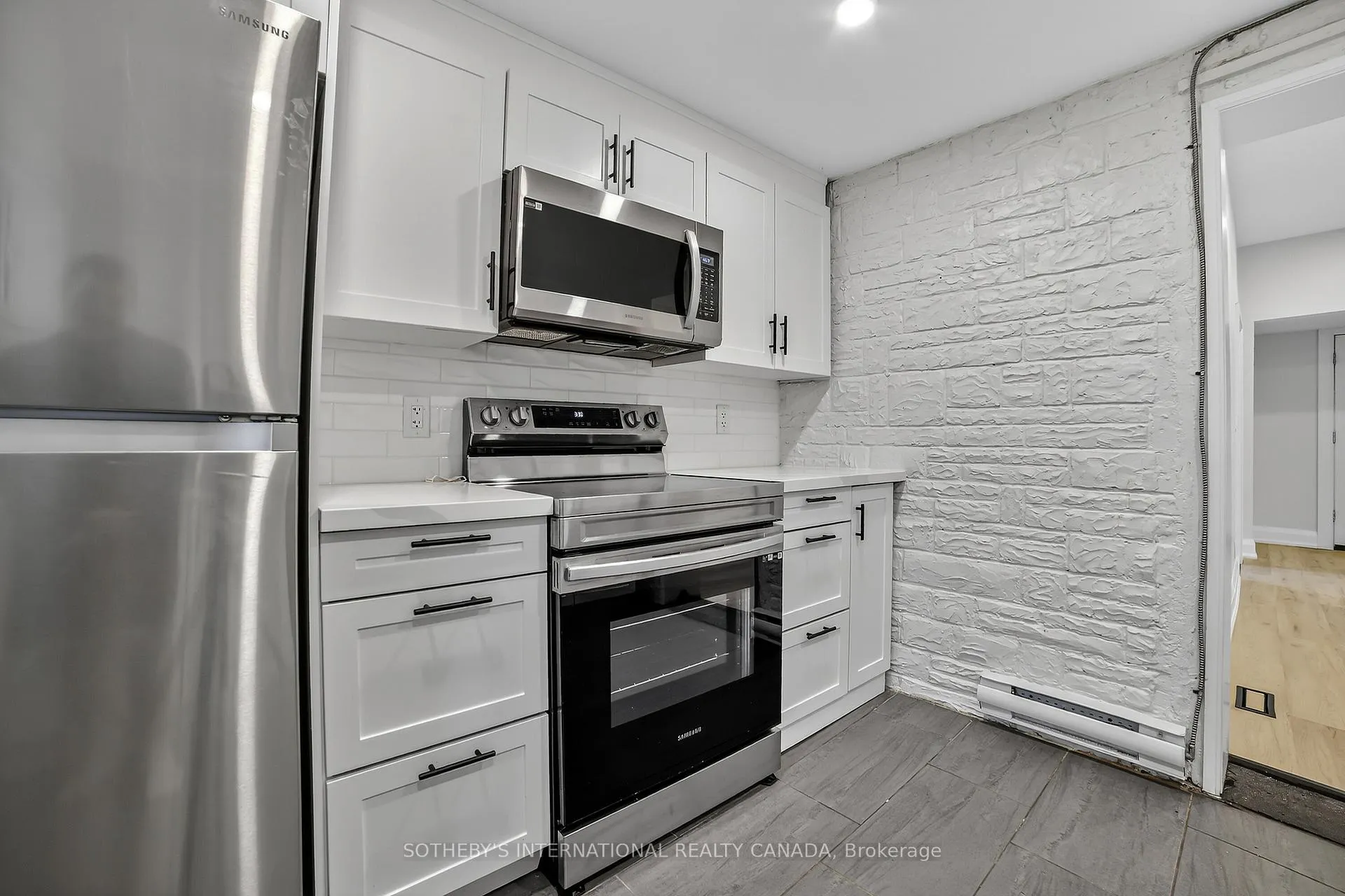 Photo 13 of 97 Garfield Avenue S, Hamilton, Stipley — HOMEH