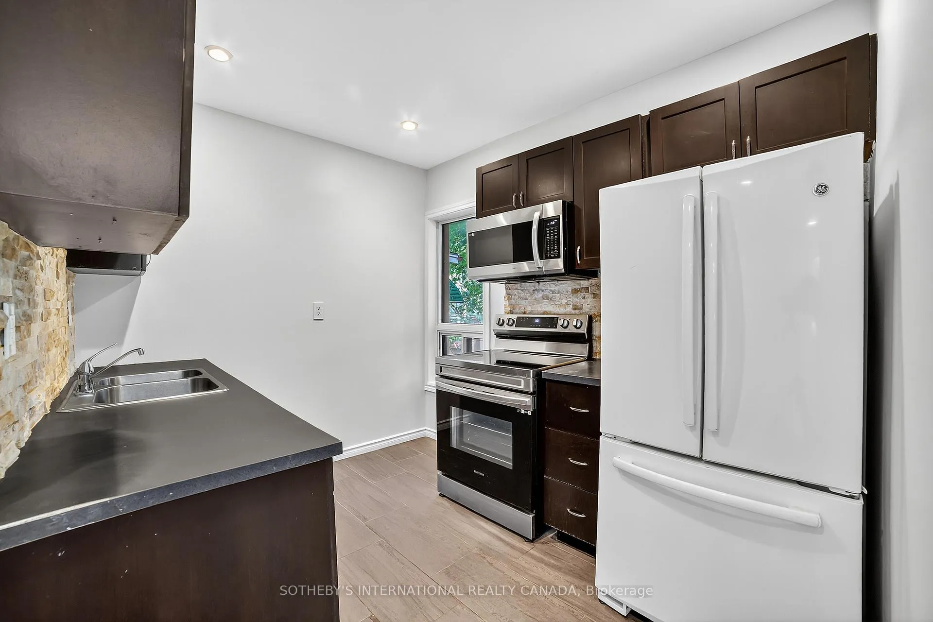 Photo 15 of 97 Garfield Avenue S, Hamilton, Stipley — HOMEH