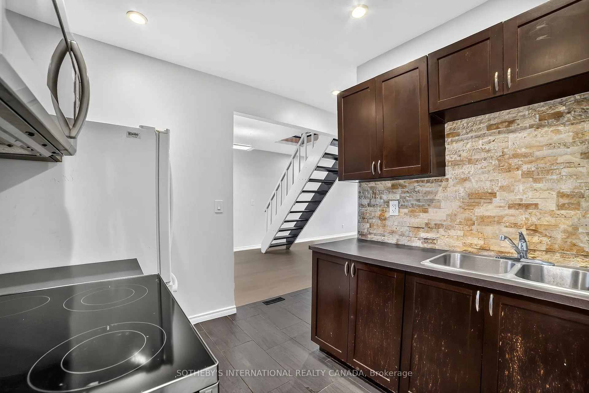 Photo 16 of 97 Garfield Avenue S, Hamilton, Stipley — HOMEH