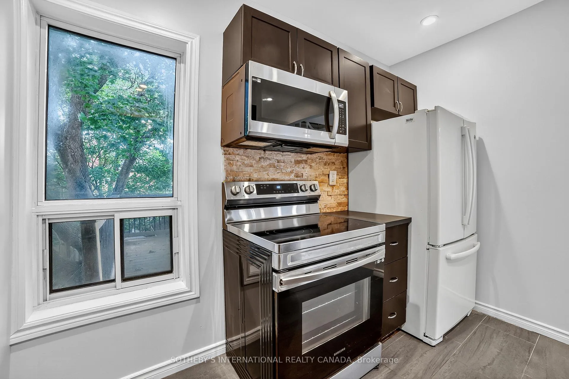 Photo 18 of 97 Garfield Avenue S, Hamilton, Stipley — HOMEH
