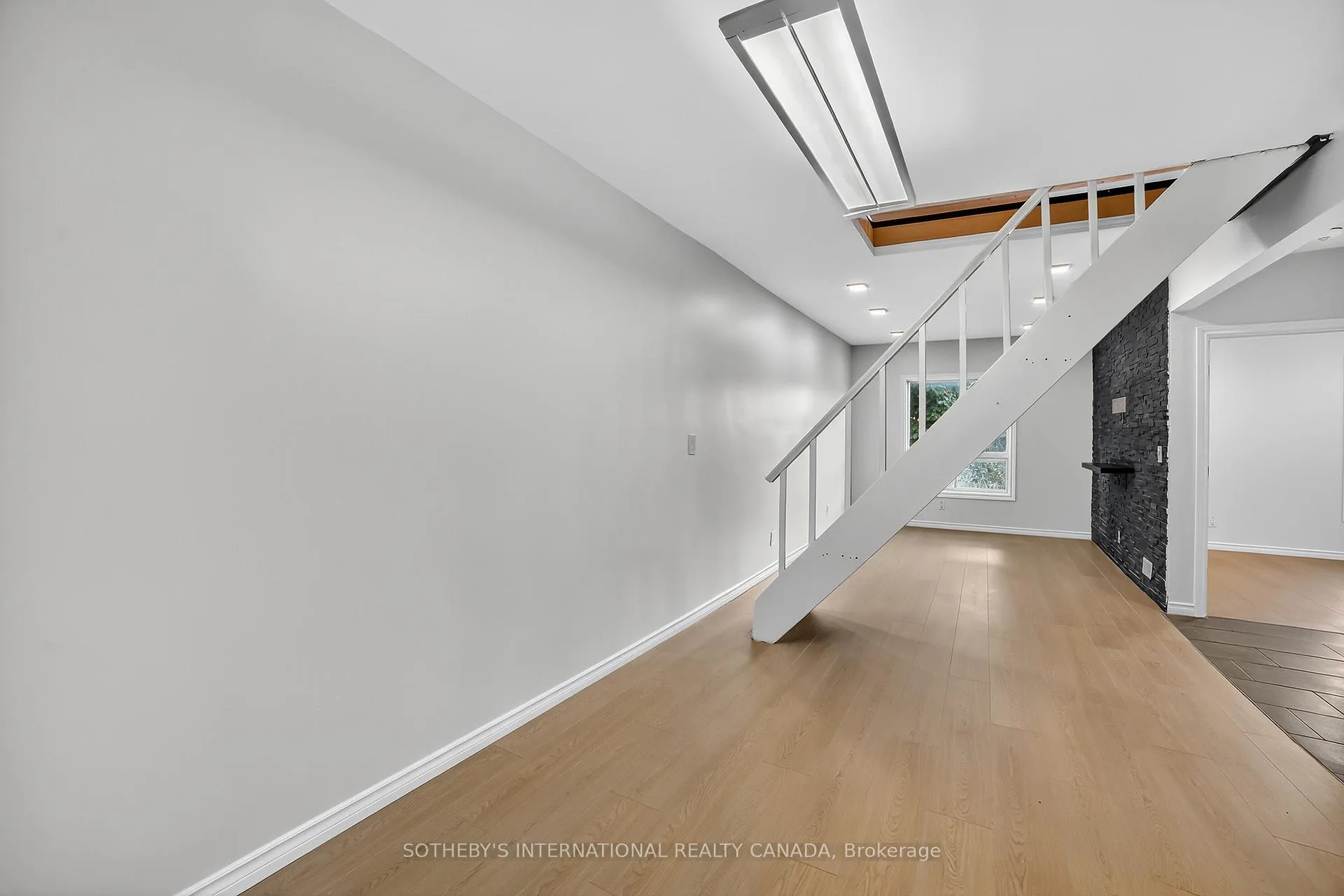 Photo 20 of 97 Garfield Avenue S, Hamilton, Stipley — HOMEH