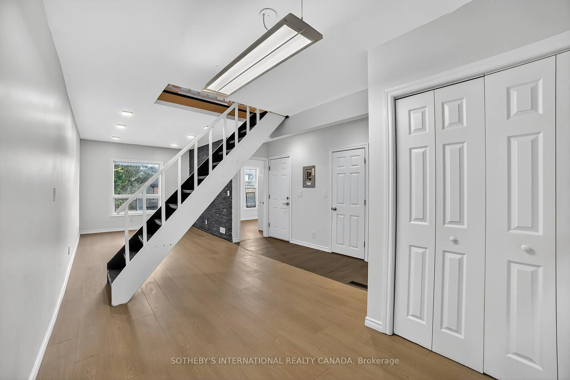 Photo 21 of 97 Garfield Avenue S, Hamilton, Stipley — HOMEH