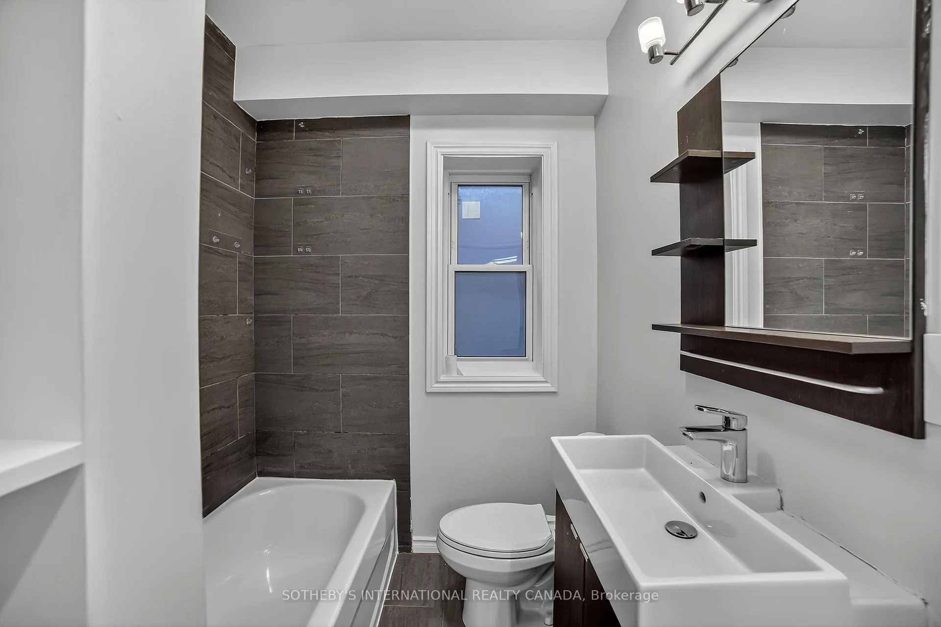 Photo 23 of 97 Garfield Avenue S, Hamilton, Stipley — HOMEH