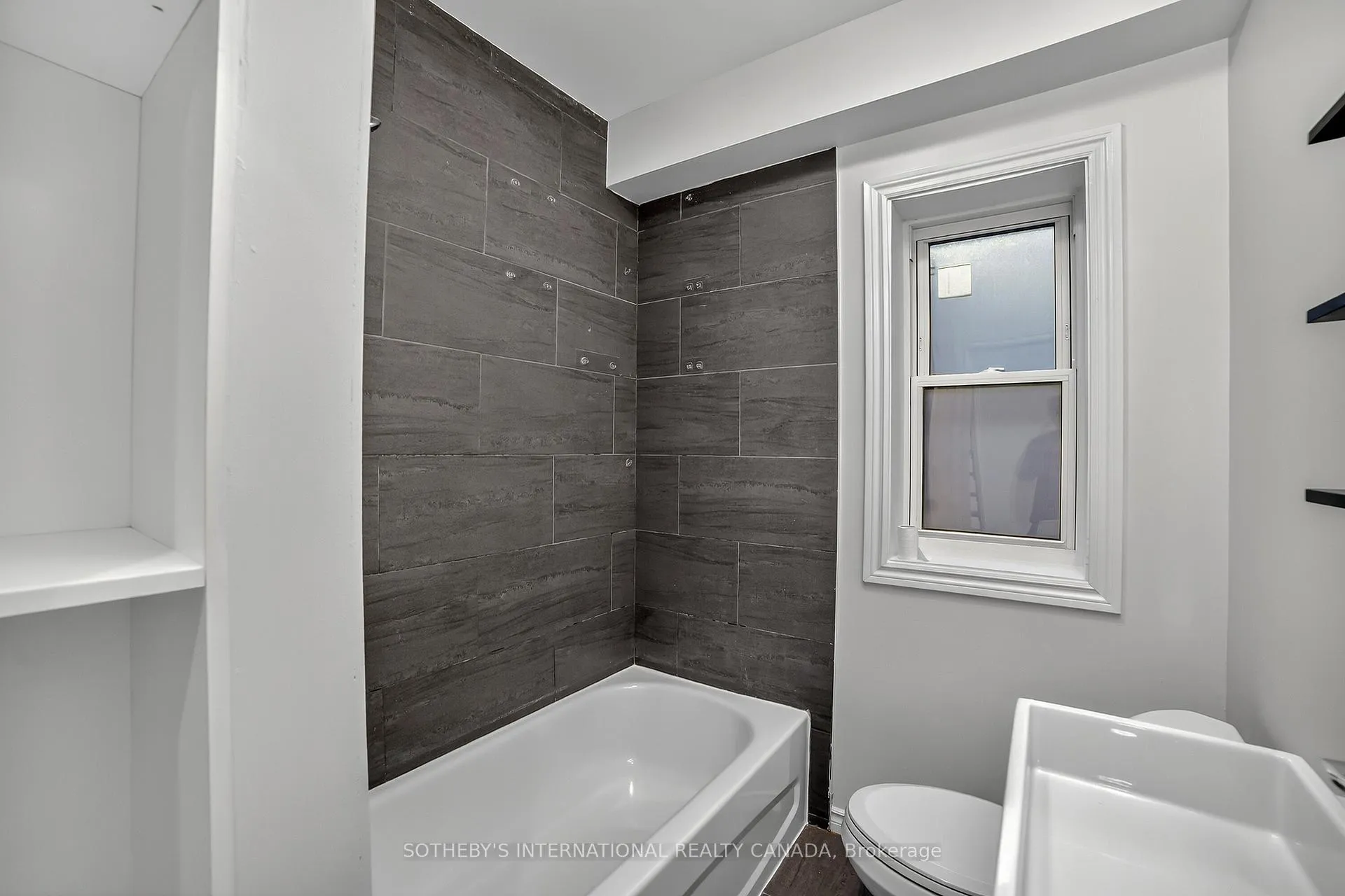 Photo 24 of 97 Garfield Avenue S, Hamilton, Stipley — HOMEH