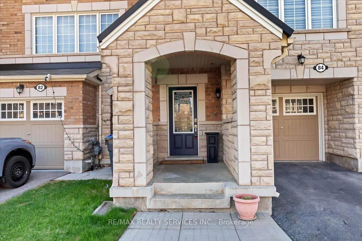 Photo 4 of 84 Bannister Crescent, Brampton, Northwest Brampton — HOMEH