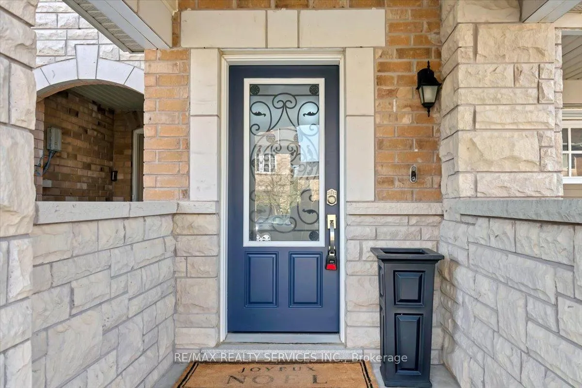 Photo 6 of 84 Bannister Crescent, Brampton, Northwest Brampton — HOMEH
