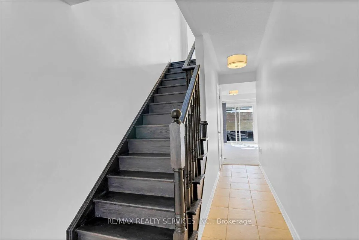 Photo 8 of 84 Bannister Crescent, Brampton, Northwest Brampton — HOMEH