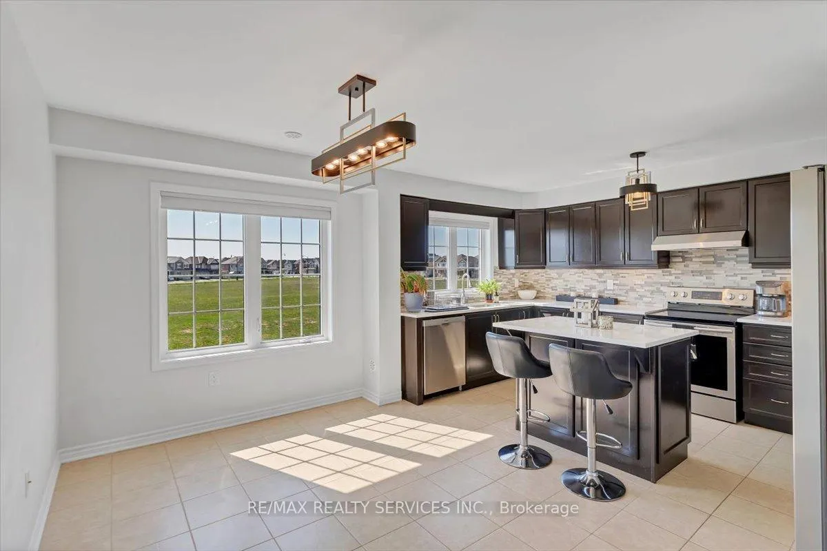 Photo 13 of 84 Bannister Crescent, Brampton, Northwest Brampton — HOMEH
