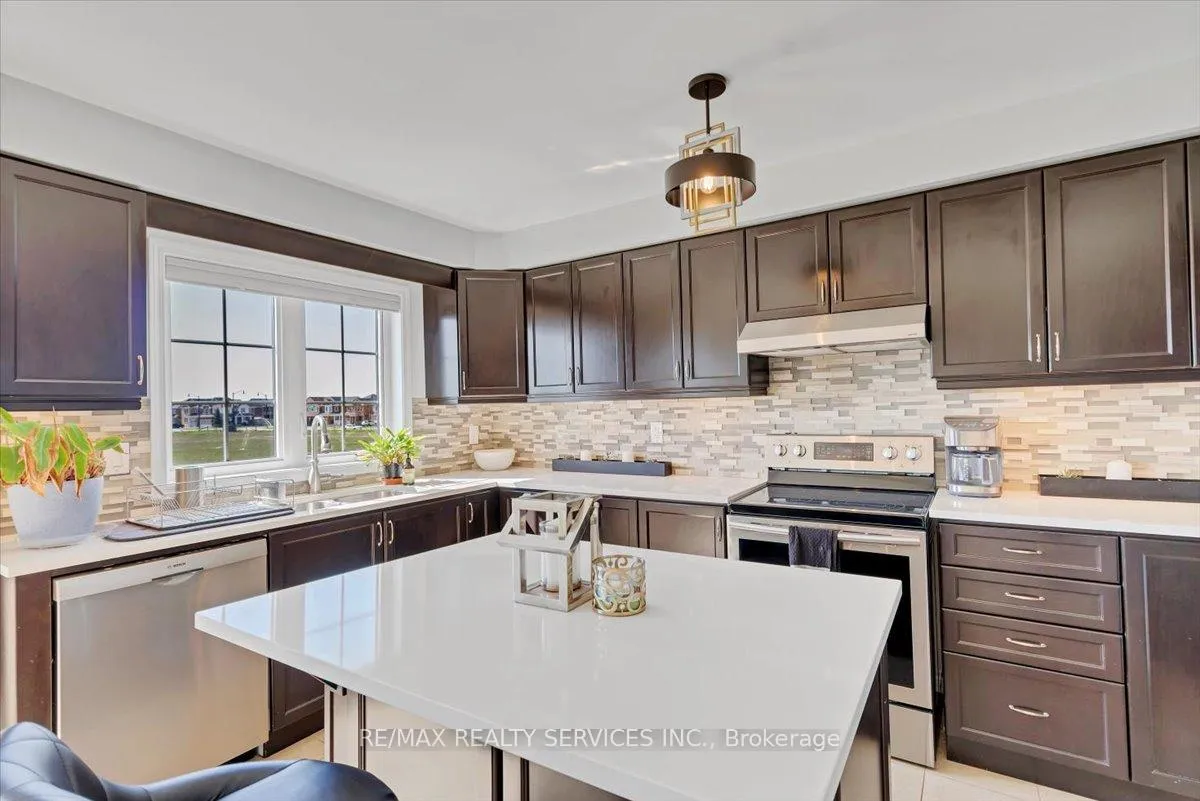Photo 15 of 84 Bannister Crescent, Brampton, Northwest Brampton — HOMEH