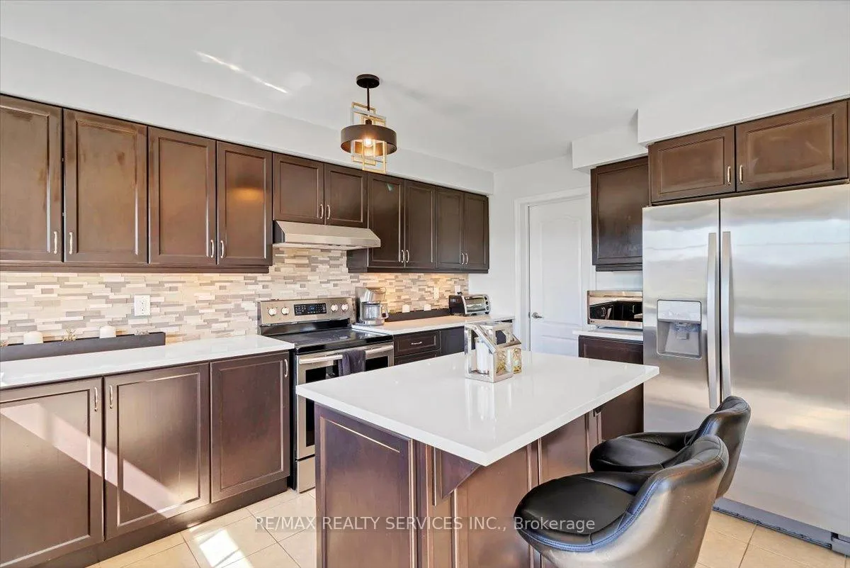 Photo 16 of 84 Bannister Crescent, Brampton, Northwest Brampton — HOMEH