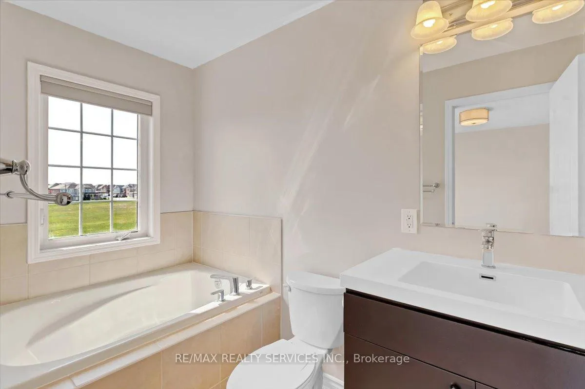 Photo 24 of 84 Bannister Crescent, Brampton, Northwest Brampton — HOMEH