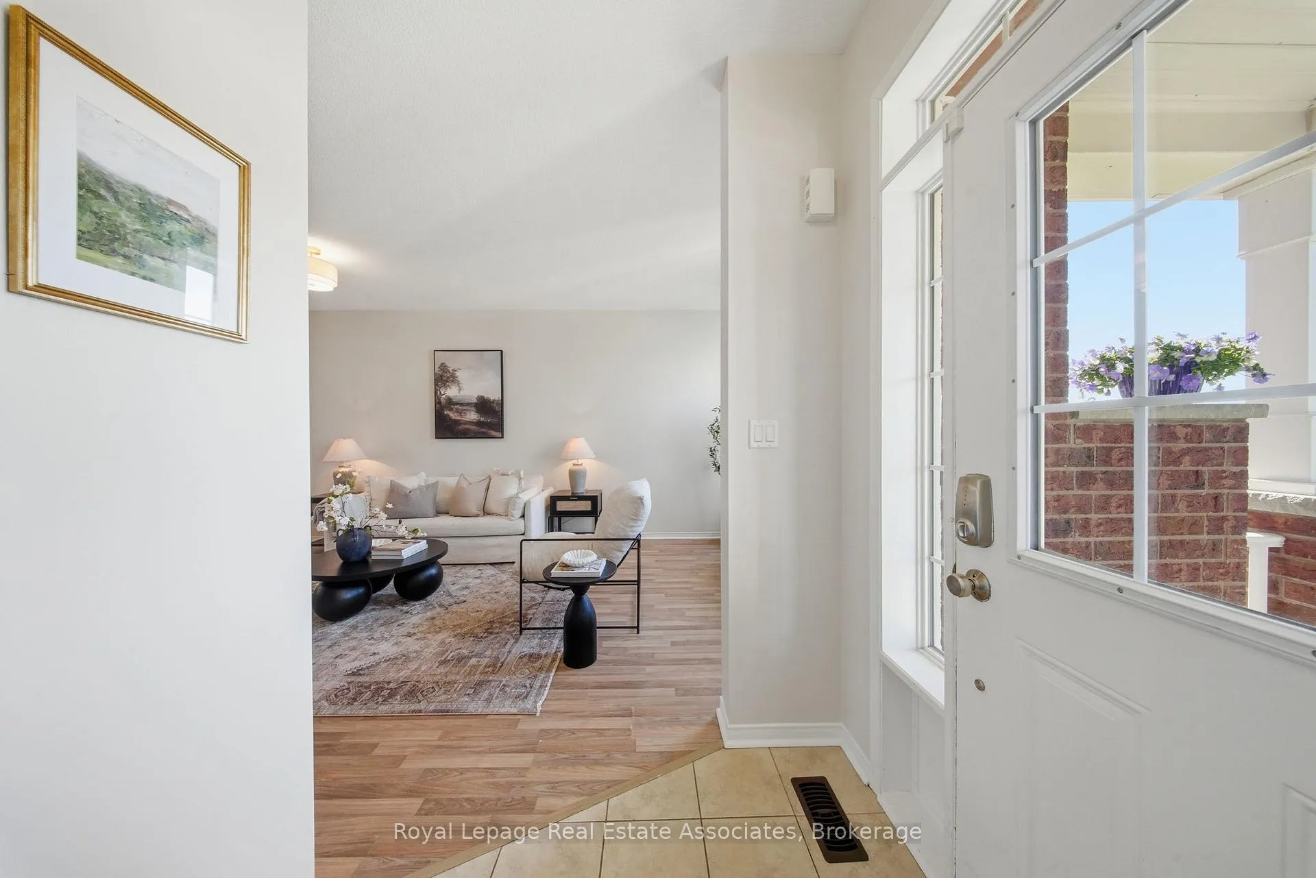Photo 4 of 228 Brookhill Boulevard, Clarington, Bowmanville — HOMEH