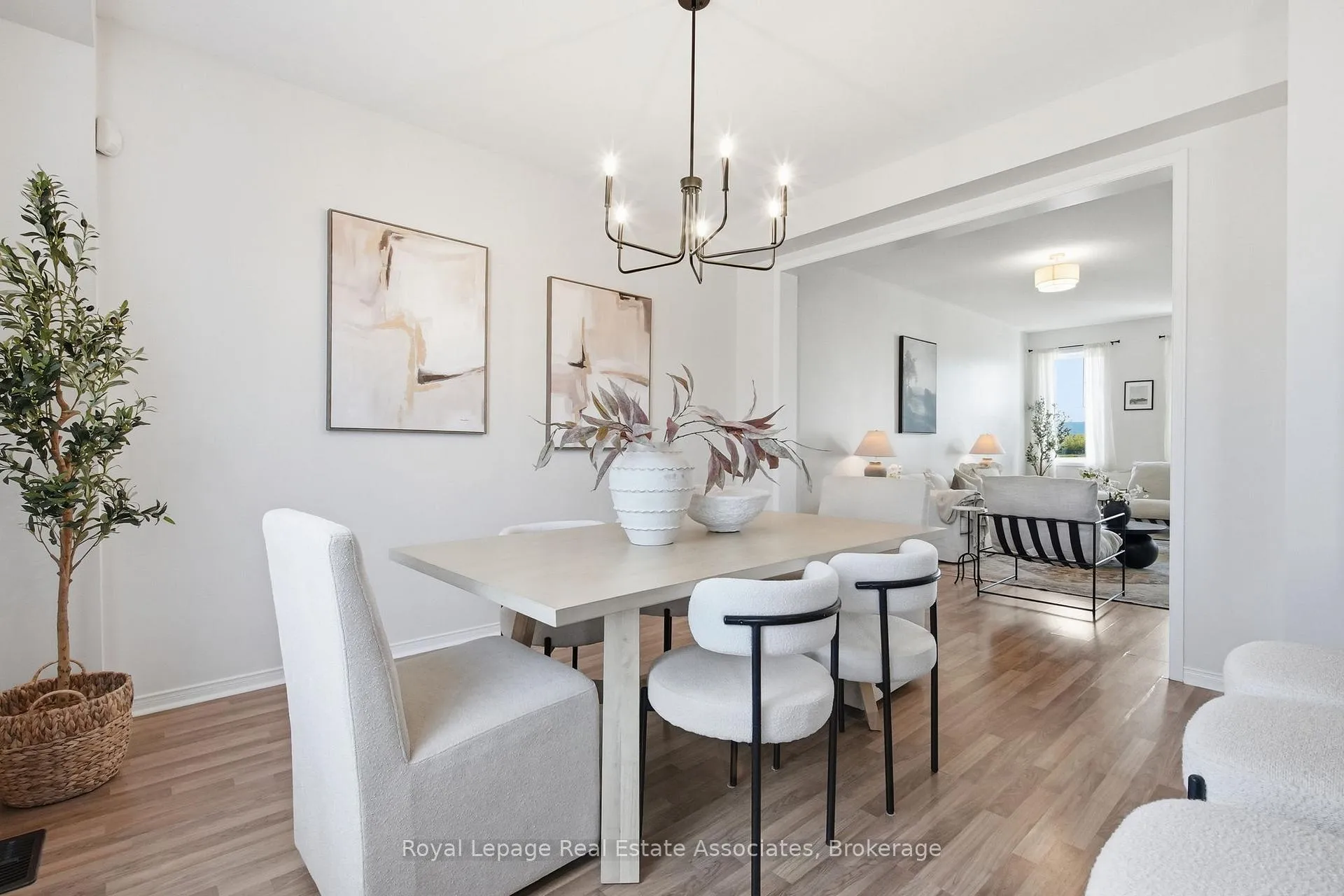 Photo 10 of 228 Brookhill Boulevard, Clarington, Bowmanville — HOMEH
