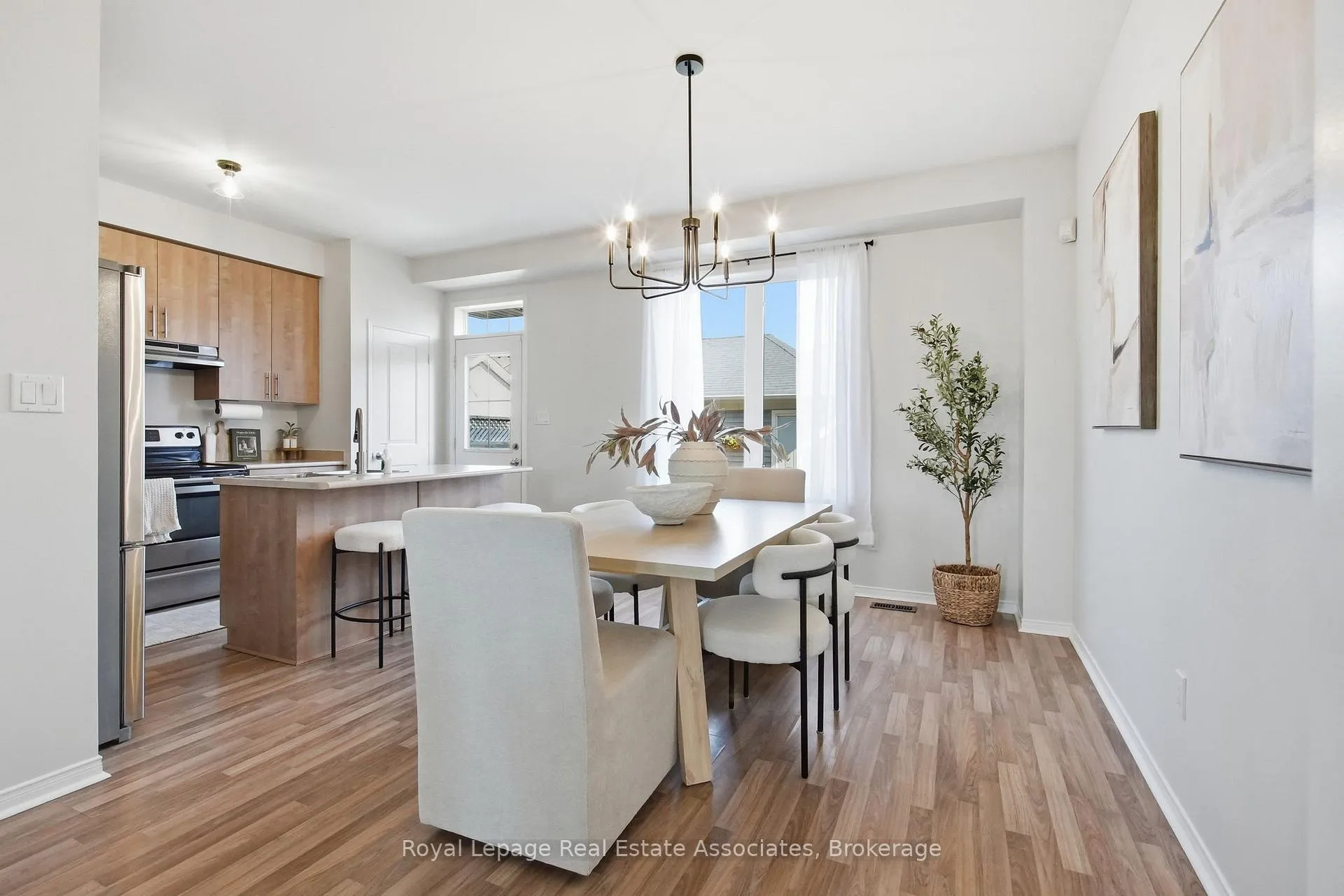 Photo 11 of 228 Brookhill Boulevard, Clarington, Bowmanville — HOMEH