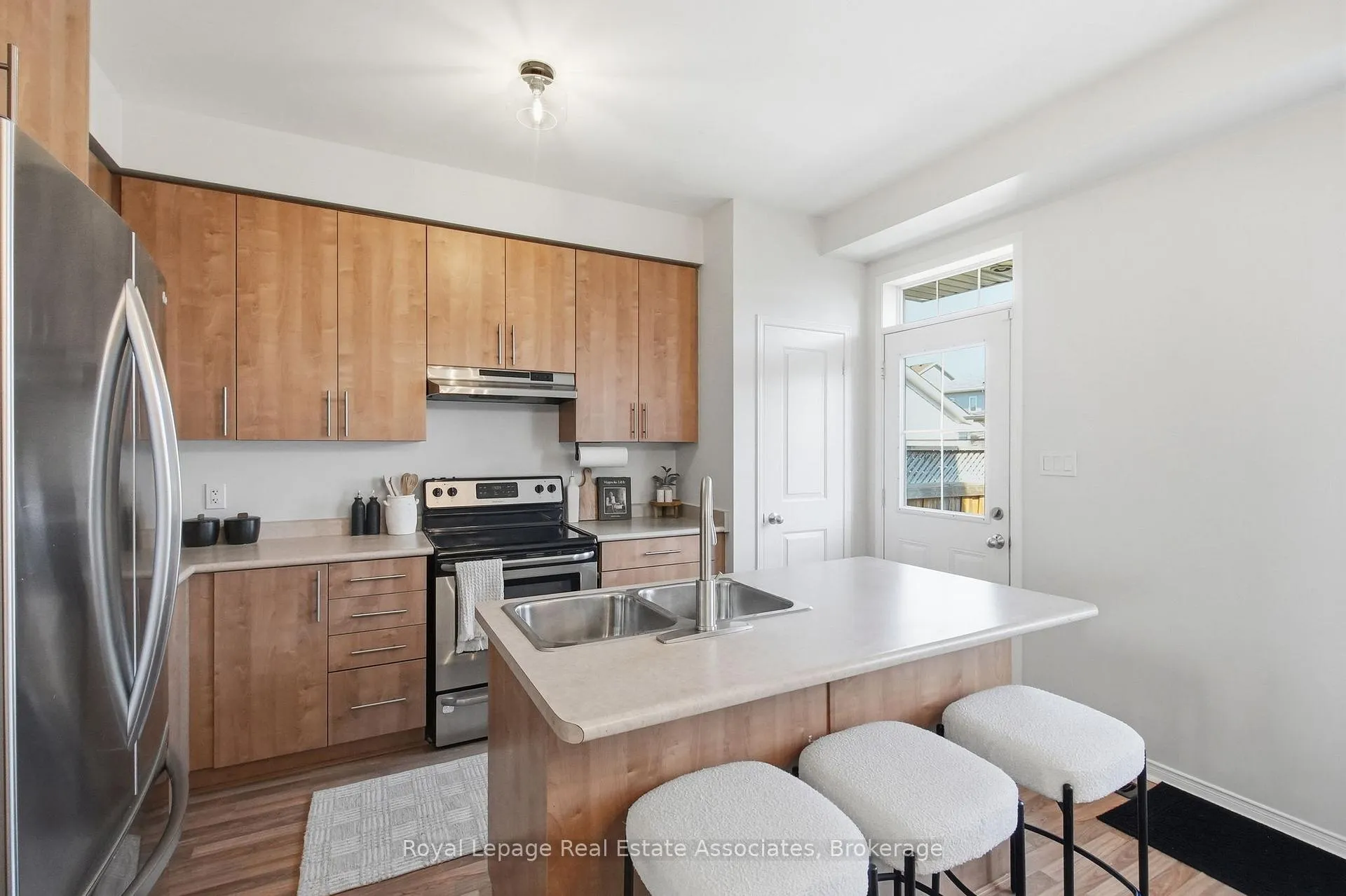 Photo 12 of 228 Brookhill Boulevard, Clarington, Bowmanville — HOMEH