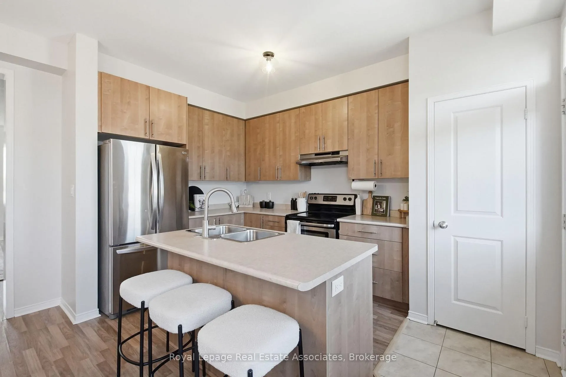 Photo 14 of 228 Brookhill Boulevard, Clarington, Bowmanville — HOMEH