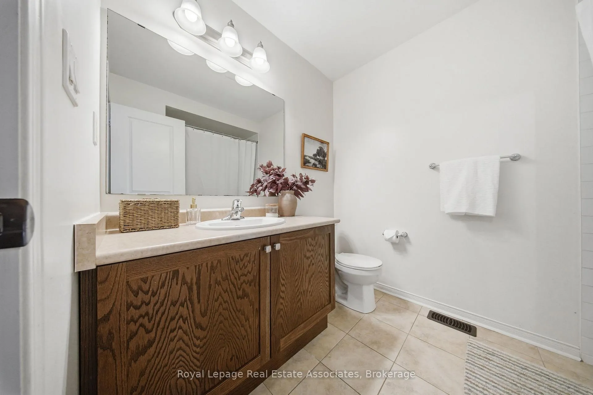Photo 19 of 228 Brookhill Boulevard, Clarington, Bowmanville — HOMEH