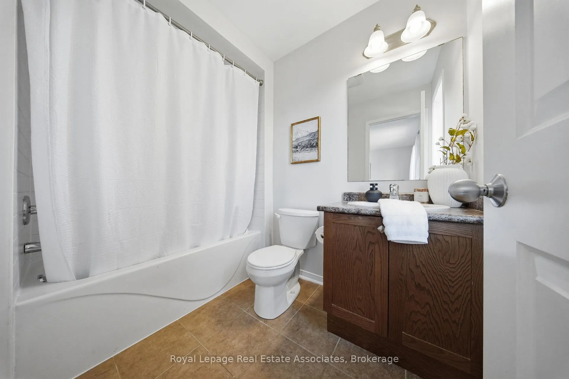 Photo 24 of 228 Brookhill Boulevard, Clarington, Bowmanville — HOMEH