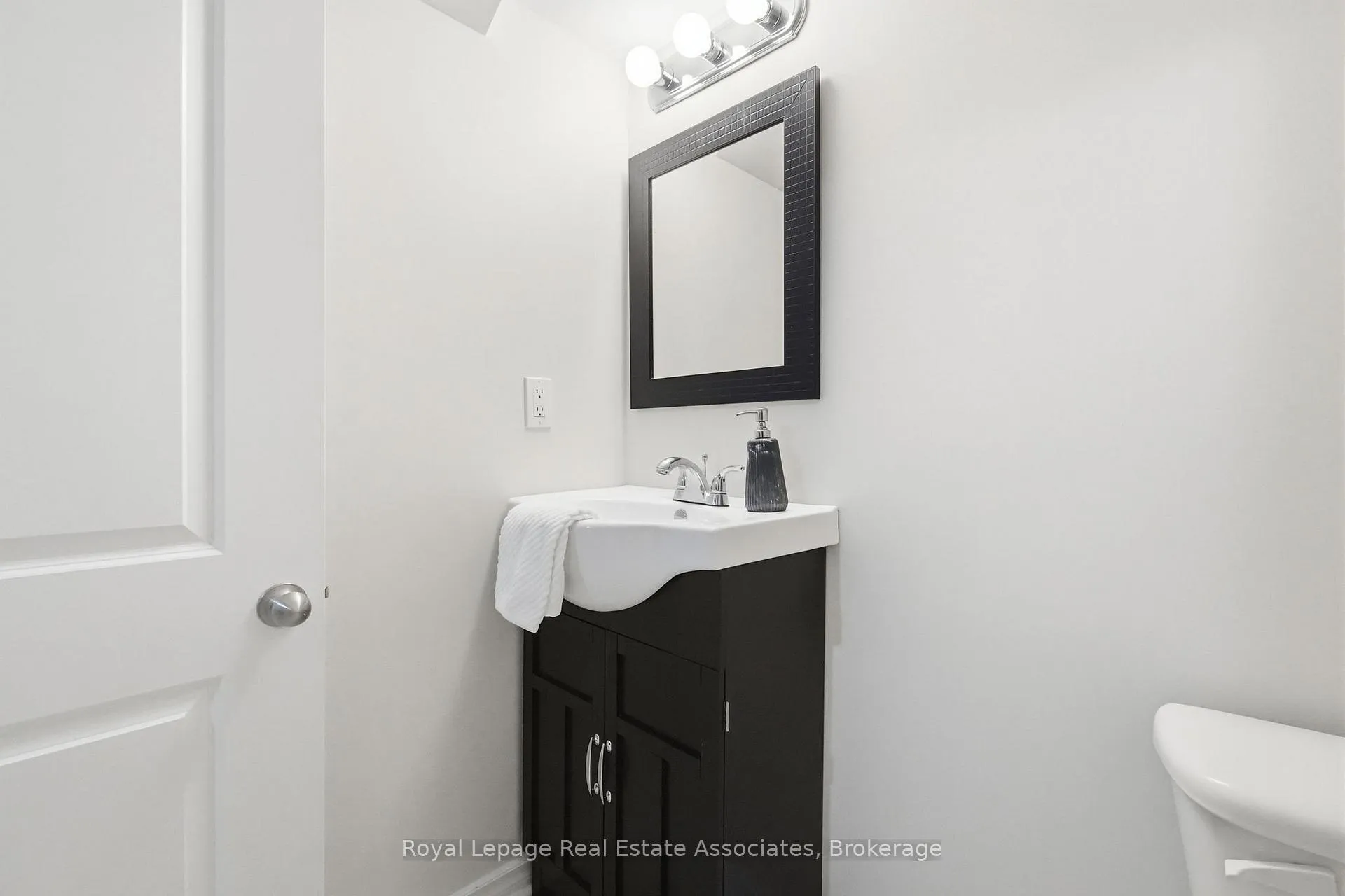 Photo 28 of 228 Brookhill Boulevard, Clarington, Bowmanville — HOMEH