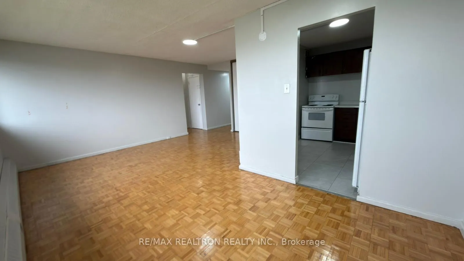 Photo 4 of Unit 1508, 735 Don Mills Road, Toronto, Flemingdon Park — HOMEH