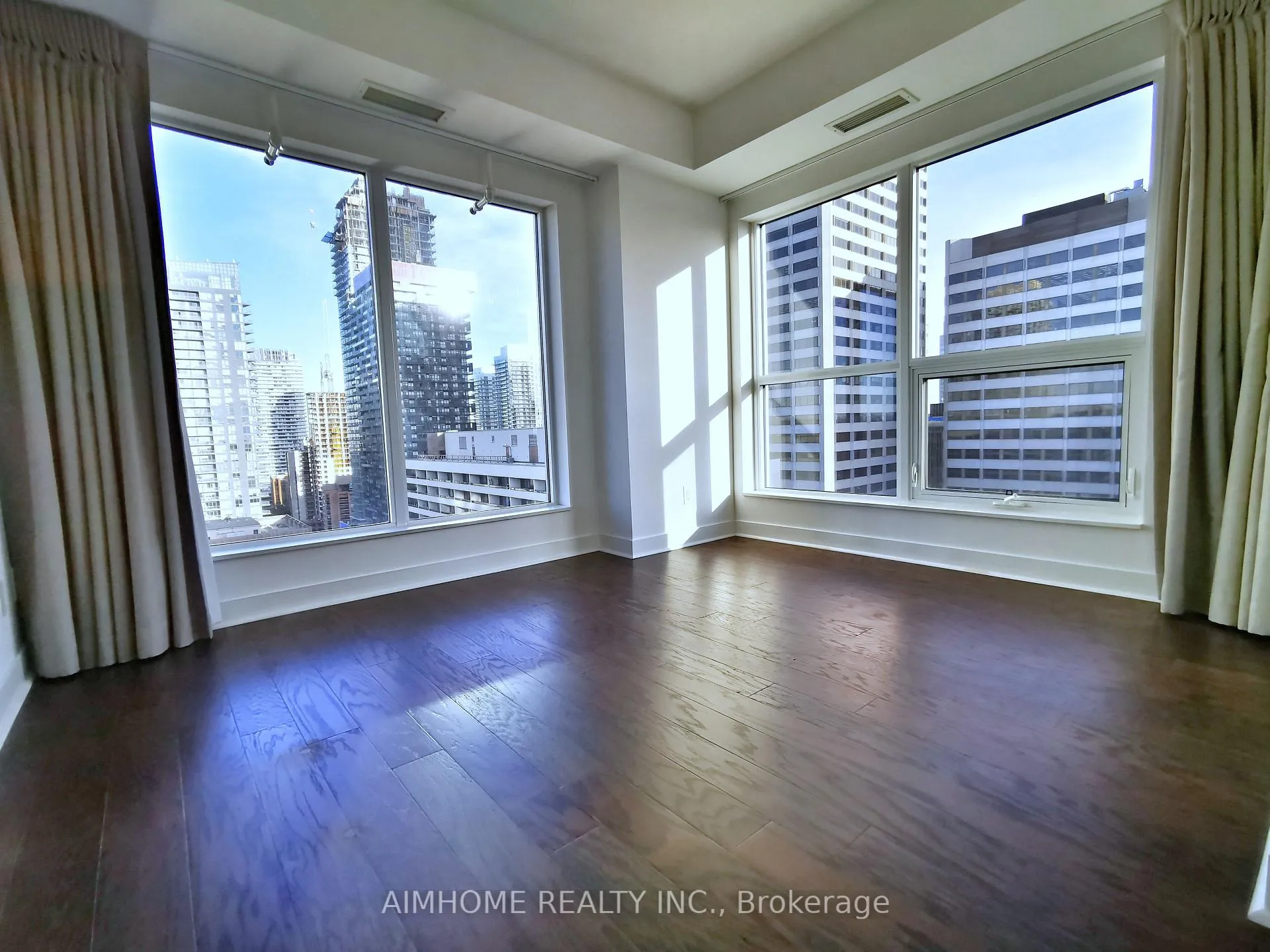 Photo 6 of Unit 2006, 58 Orchard View Boulevard, Toronto, Yonge-Eglinton — HOMEH
