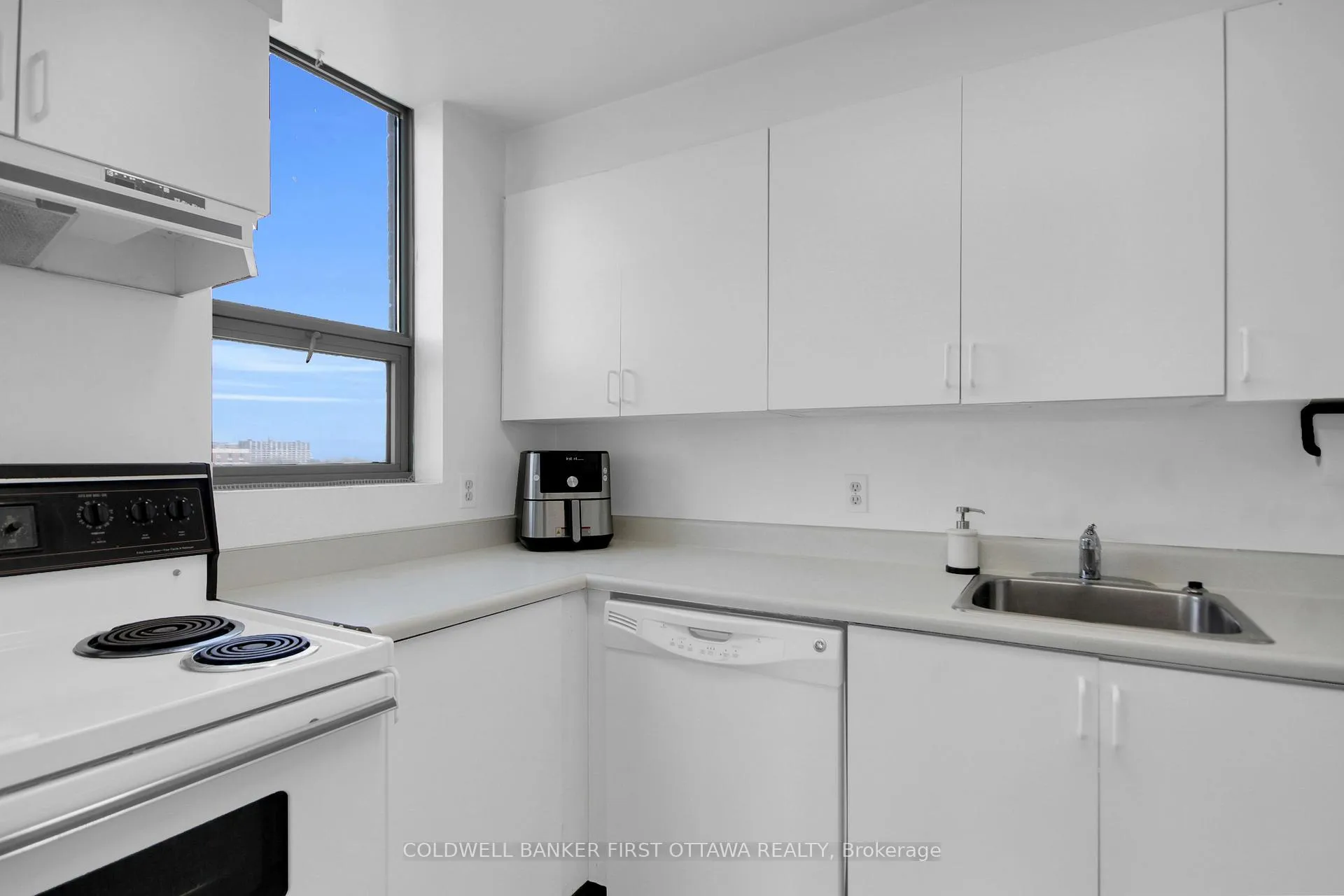 Photo 17 of Unit 811, 1440 Heron Road, Ottawa, Heron Gate — HOMEH
