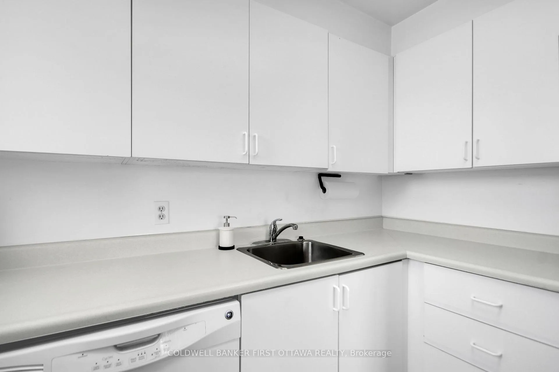 Photo 19 of Unit 811, 1440 Heron Road, Ottawa, Heron Gate — HOMEH
