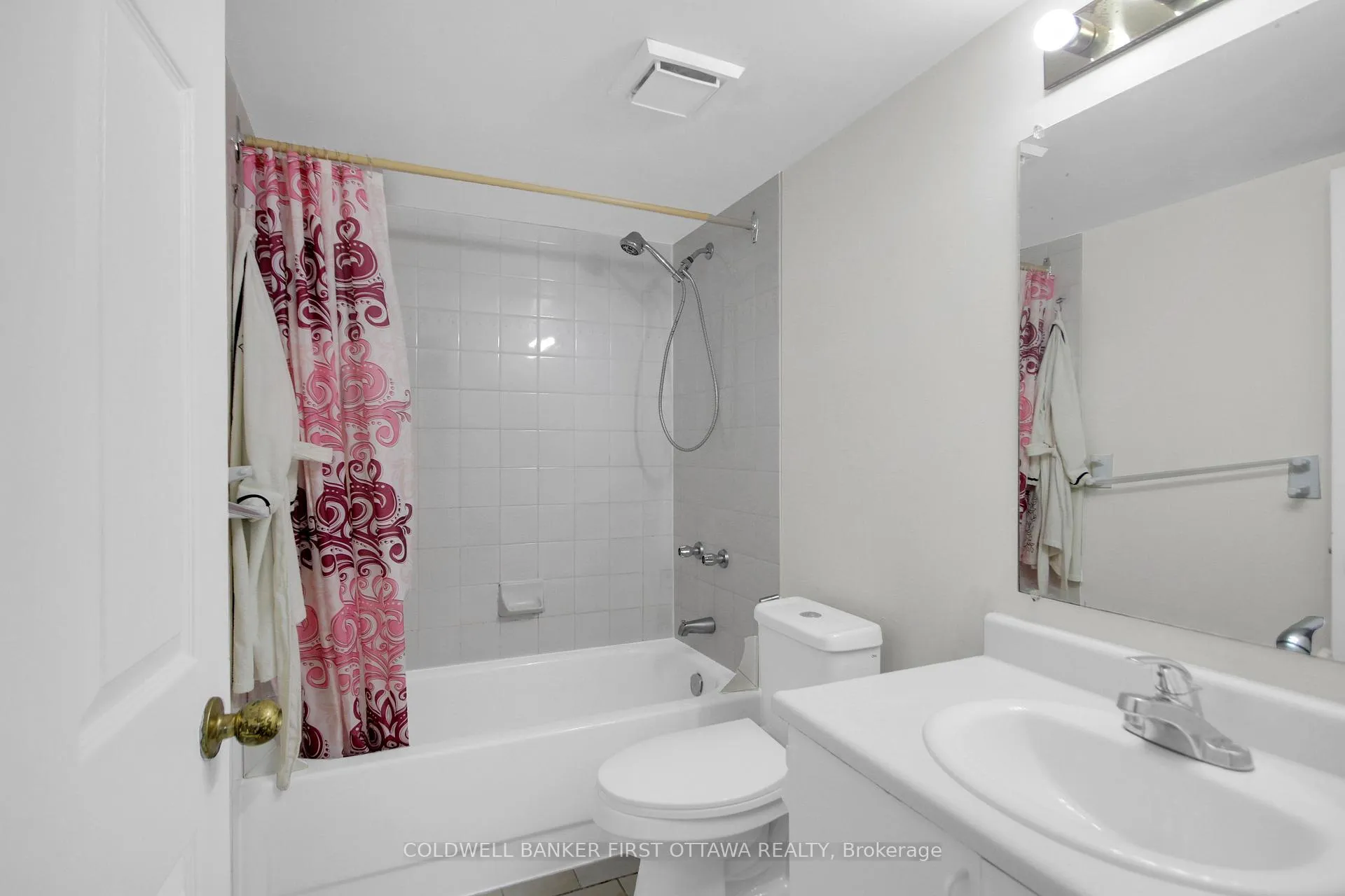 Photo 32 of Unit 811, 1440 Heron Road, Ottawa, Heron Gate — HOMEH