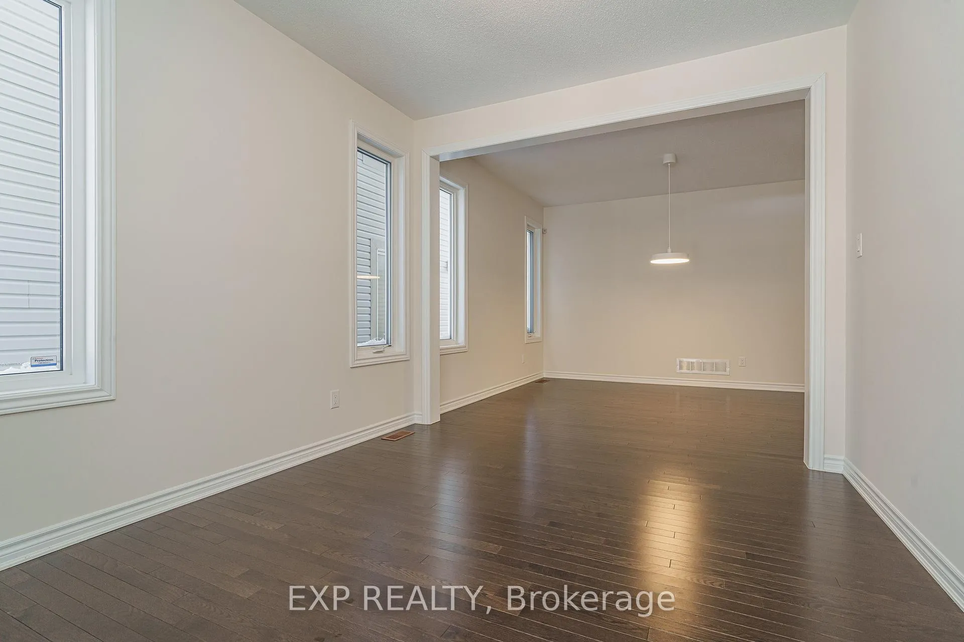 Photo 5 of 215 Rivertree Street, Ottawa, Kanata - Emerald Meadows/Trailwest — HOMEH